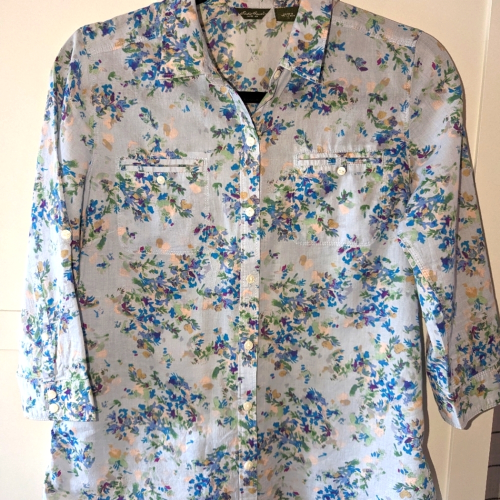 Eddie Bauer light blue floral 3/4 sleeve button down shirt